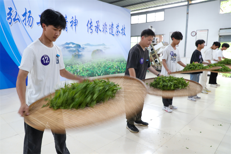 福建：武夷武夷山旅游职业中专学校 举···