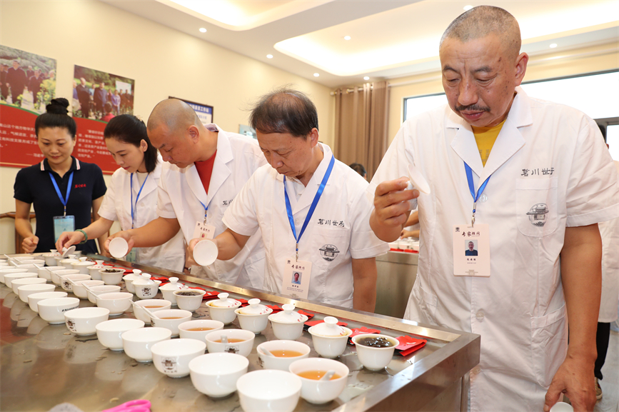 福建：武夷山星村镇茗川世府合作社携手···