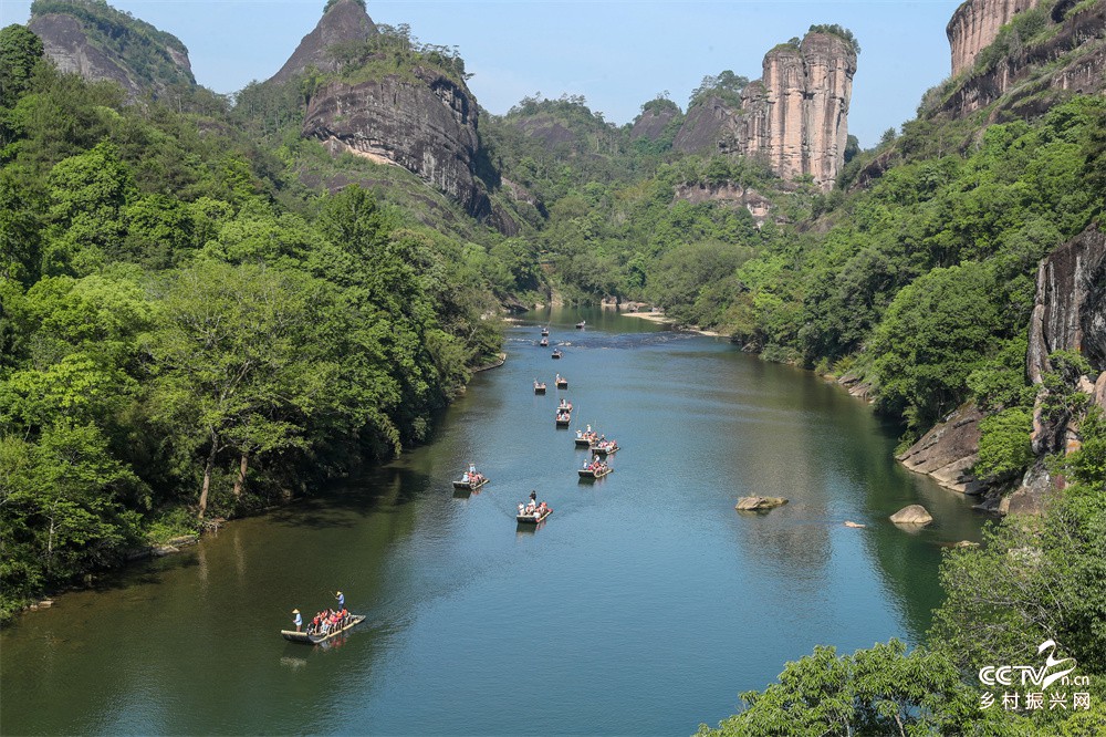 福建武夷山：迎来“五.一”小长假旅游···