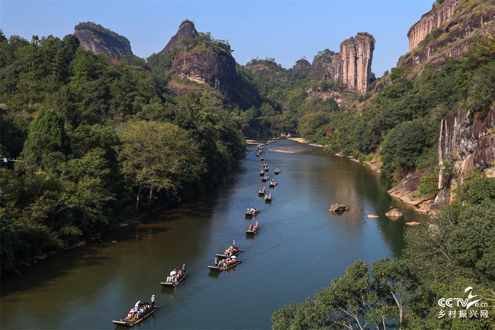 福建武夷山：中秋国庆长假一百零一万人···