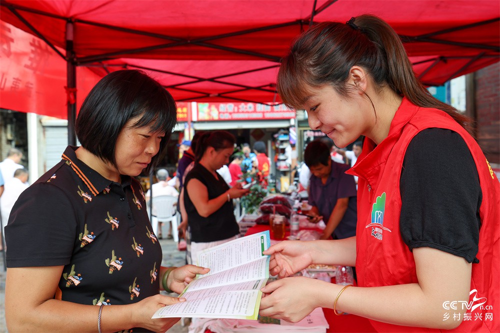 福建武夷山： 展销助共富 义诊惠民生