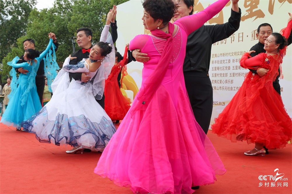 福建武夷山：开展“暖暖敬老心，重阳共···