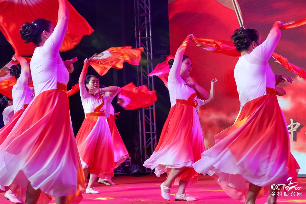 福建武夷山：举办九九重阳节暨中国老科···