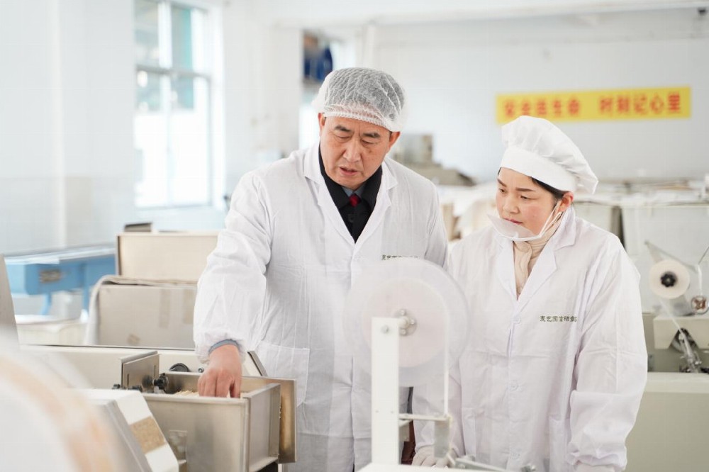 匠心守护“硒”望田野：麦艺园杨孝勇与···