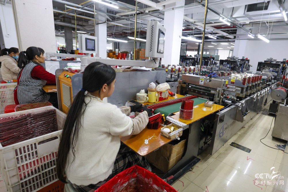 福建武夷山： 岩色包装技术升级 以科···