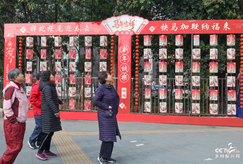 福建武夷山：马年新春红灯笼挂满迎新春
