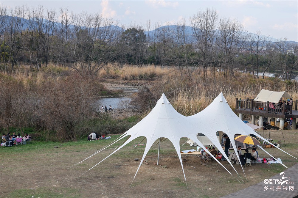 福建武夷山：围炉煮茶享受茶文化熏陶