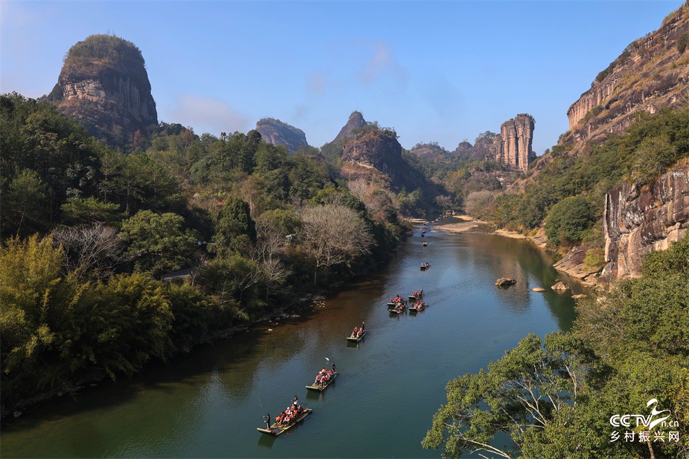 福建武夷山：春节长假一百六十万人游武···