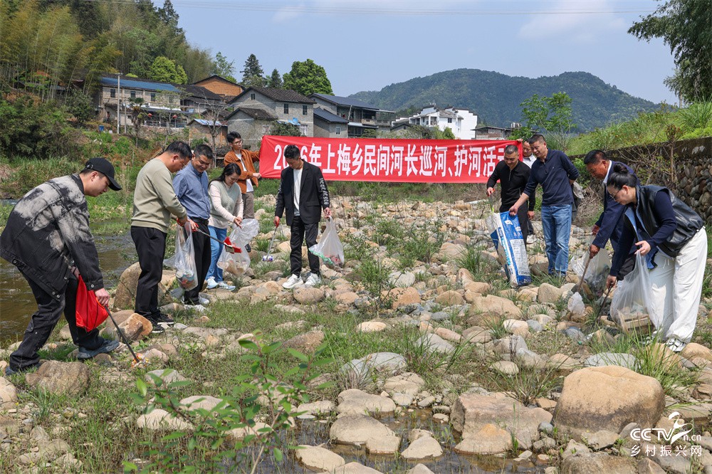 巡河护河践初心 守护碧水润乡野