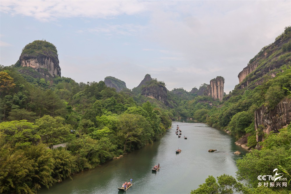 福建武夷山：迎来“五.一”小长假旅游···