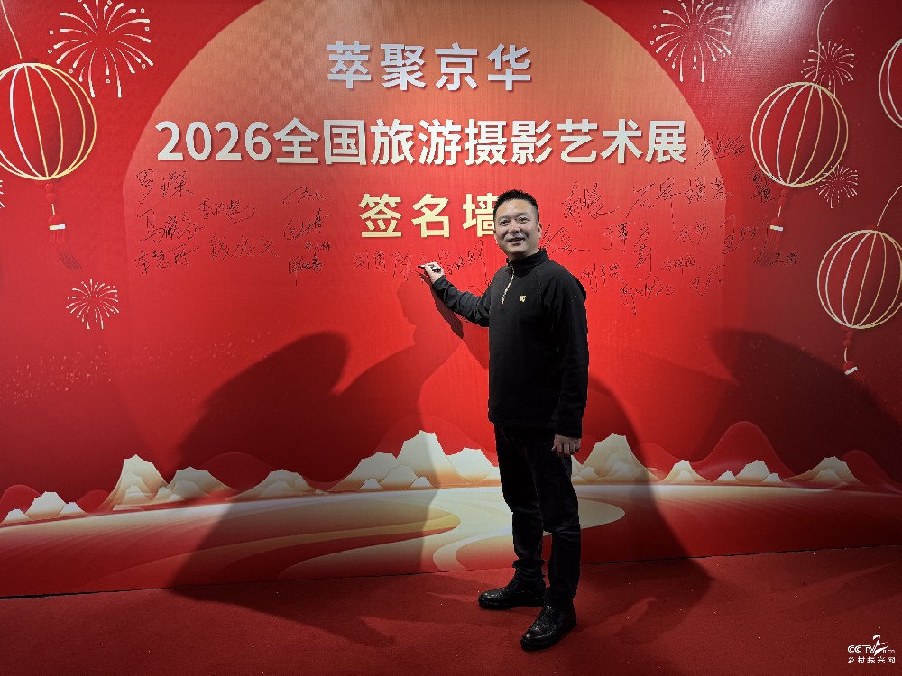 屡获光影佳绩，摄影记者陈初，持镜逐影···