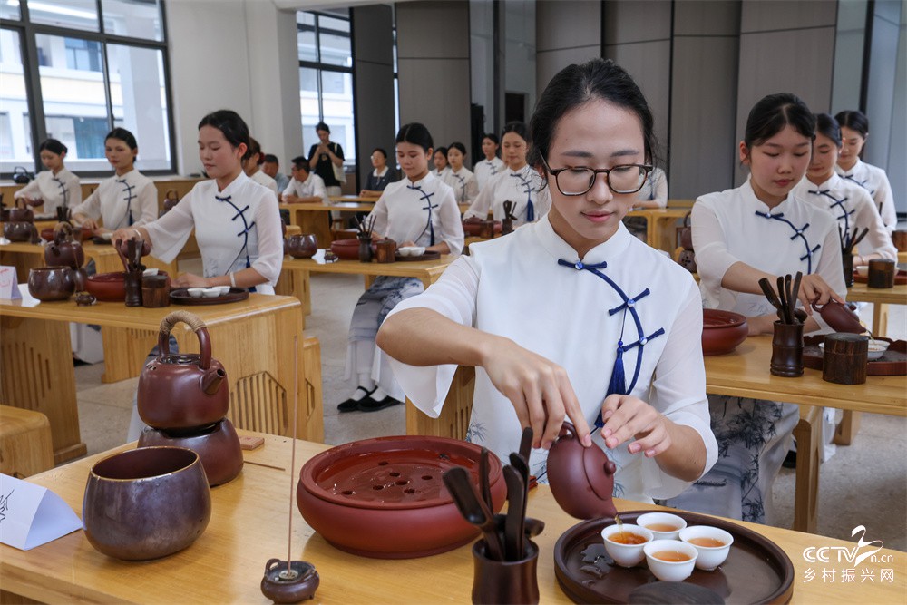 福建武夷山：旅游职业中专学校举办专业···