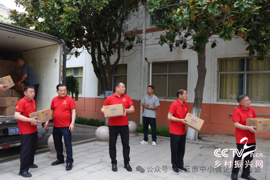 爱心送水助高考，暖心护航追梦路｜商丘···