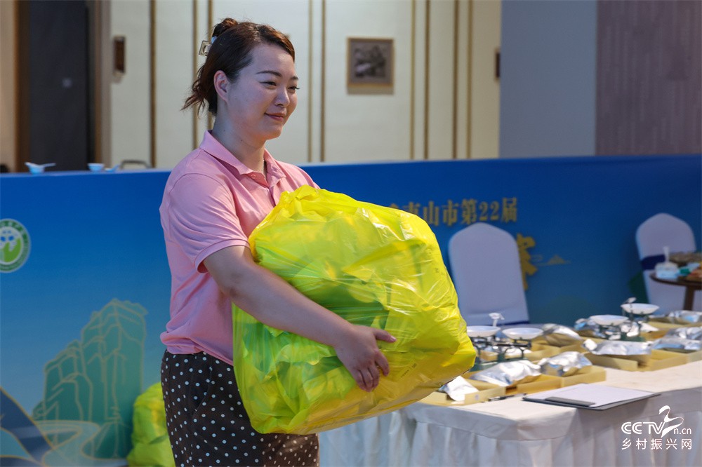 福建：武夷山第22届春茶评比赛进入复···