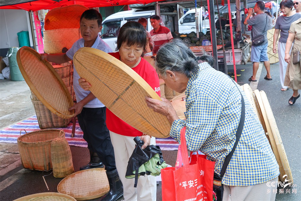 福建武夷山：传承乡土民俗 兴田柴头会···